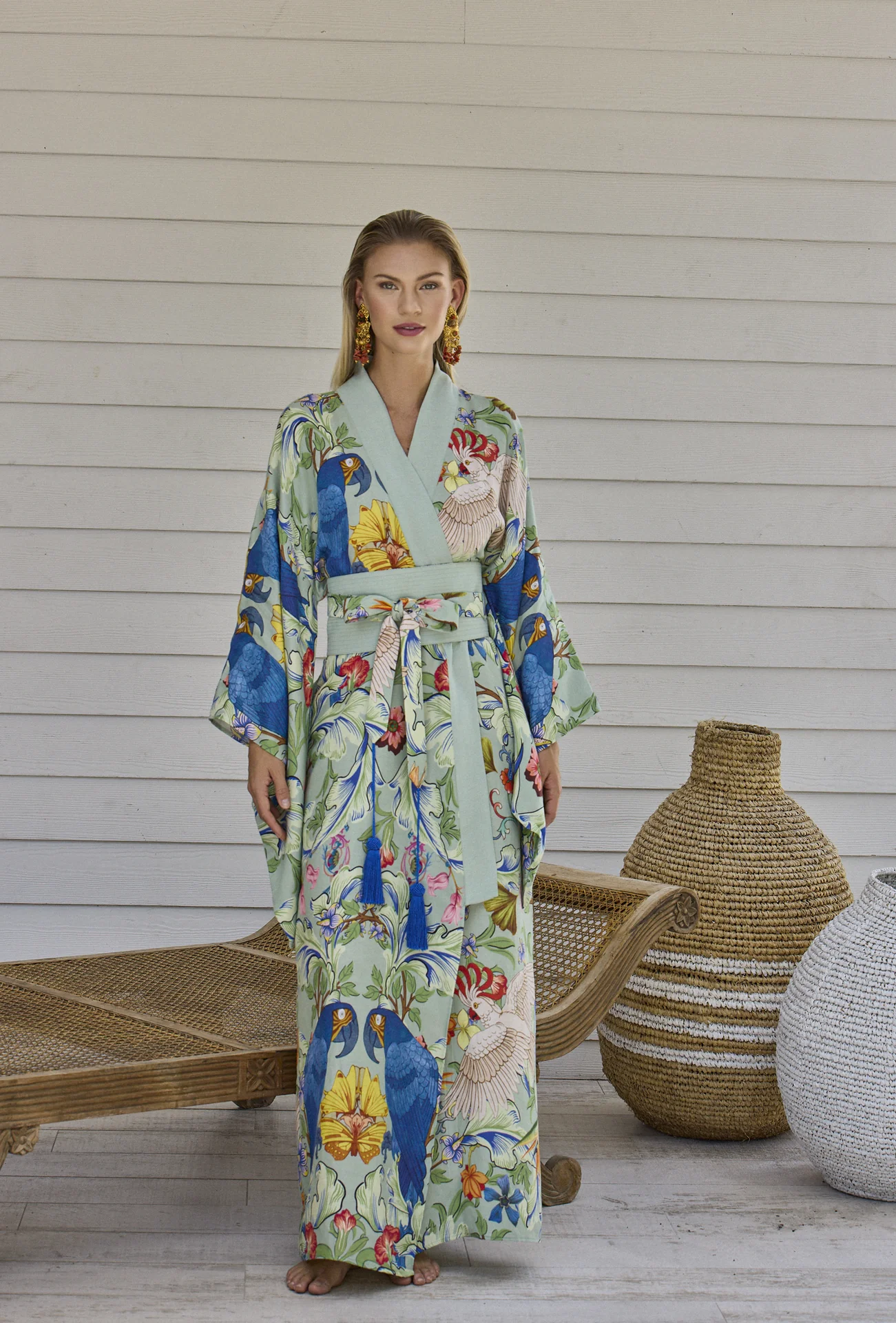 A model wearing the niLuu Anya kimono